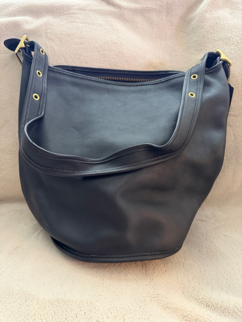 Coach Classic Black Shoulder Hobo Bag - Sleek Everyday Tote
